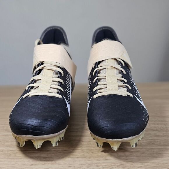Athletic_Shoes